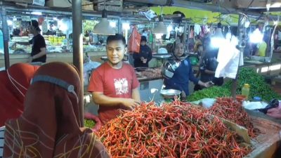 Harga Cabai Merah Turun
