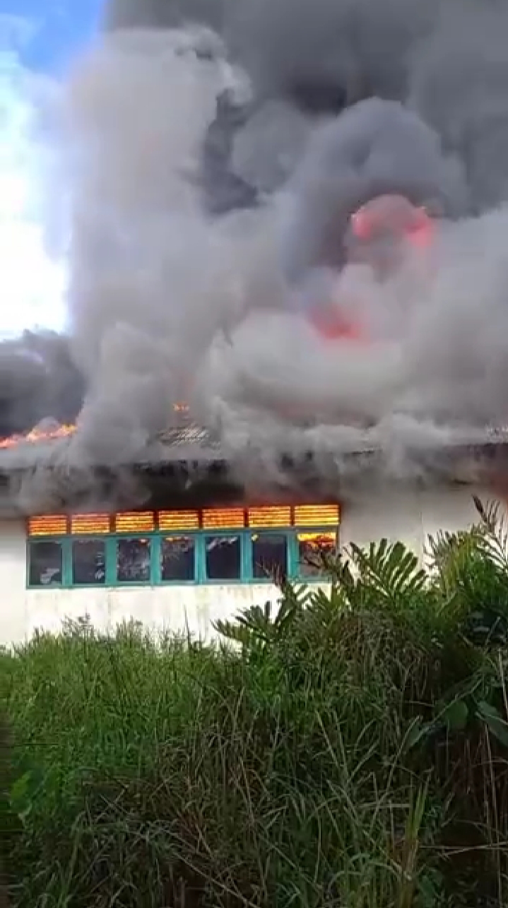 Bangunan SD Negeri 16 Nipah Panjang Terbakar