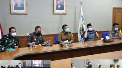 Bupati Tanjabtim, H. Romi Hariyanto,SE Bersama Unsur Forkompimda Kabupaten Tanjabtim Mengikuti Rapat Secara Virtual Bersama Presiden Jokowi. SELOKO.ID/Istimewa.
