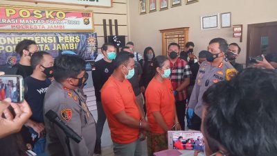 Pasangan suami istri yang merupakan pelaku pembunuhan pekerja Koperasi diamankan Polresta Jambi. SELOKO.ID/Istimewa.