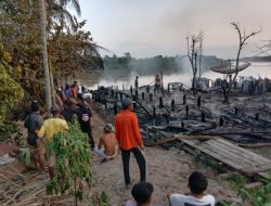 Dua Rumah Warga di Rantau Rasau Ludes Terbakar