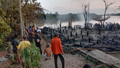Dua Rumah Warga di Rantau Rasau Ludes Terbakar