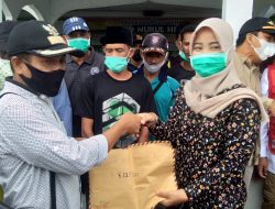 Serahkan Bantuan untuk Korban Kebakaran di Mendahara Tengah, Kades M. Dong Berikan Semangat