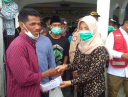Pemdes Mencolok Distribusikan Bantuan untuk Korban Kebakaran