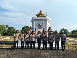 Kompol Alhajat Pimpin Upacara Ziarah Tabur Bunga