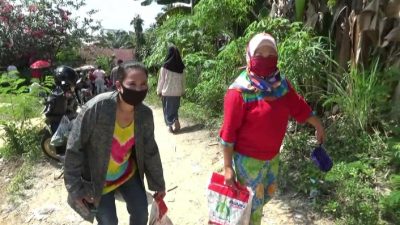 Keluarga Penerima Manfaat PKH dan BST di Kota Jambi menerima bantuan PPKM 2021 berupa beras 10 kilogram. SELOKO.ID/Istimewa.