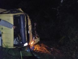 Truk Terjang Kijang LGX, Lima Orang Tewas