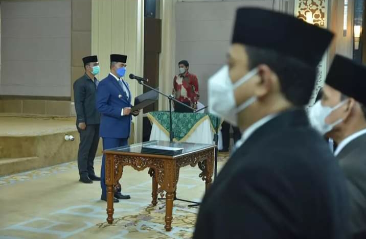Wali Kota Jambi, Syarif Fasha melantik pejabat eselon di lingkup Pemerintah Kota Jambi.