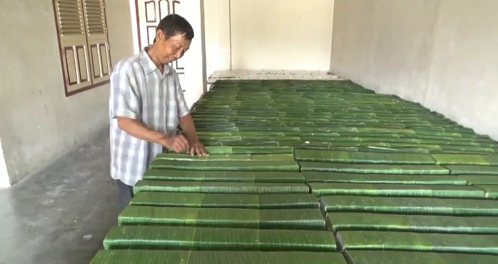 Yanto (57) perajin tempe di Kecamatan Jambi Timur, Kota Jambi. (foto: Istimewa)
