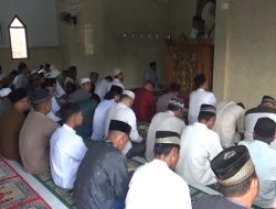 Antusias Warga RT 42 Mayang Mangurai Laksanakan Salat Id di Masjid Al-Aqhobah