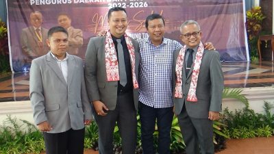 Bupati Tanjung Jabung Timur, Romi Hariyanto saat foto bersama dengan pengurus Ikatan Apoteker Indonesia.