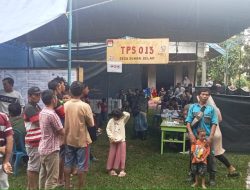 Pemilu di Desa Sungai Gelam Berjalan Lancar, Masyarakat Antusias Datang ke TPS Meski Hujan