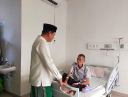 Momen Lebaran, Bupati Fadhil Arief Jenguk Pasien di Rumah Sakit