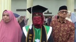 Kisah Inspiratif Wisudawan S3 Terbaik UIN STS Jambi, Pernah Jualan Pisang Keliling Sejak SD hingga SMA