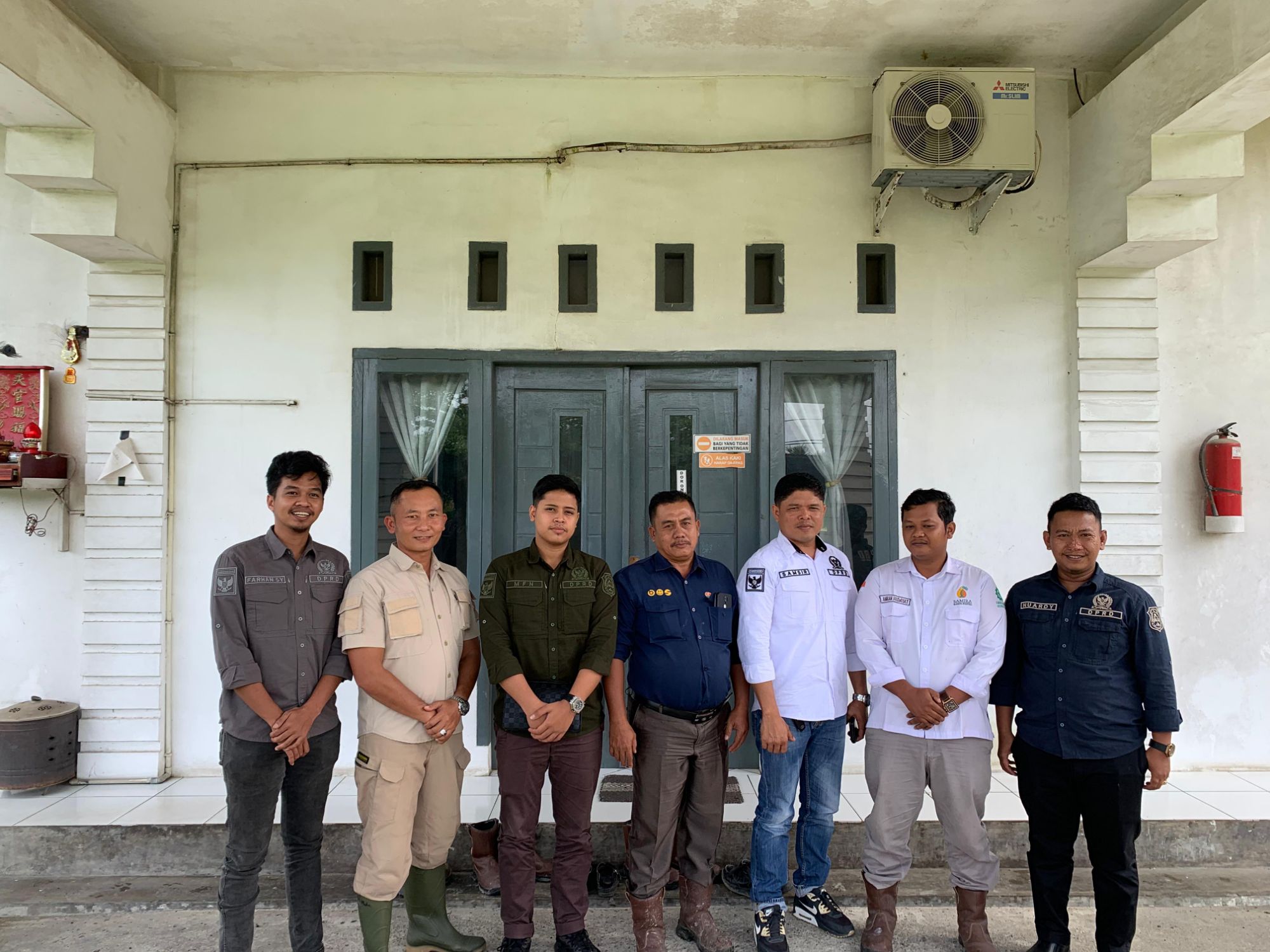 Foto: Rombongan Anggota Komisi 2 DPRD Kabupaten Tanjung Jabung Timur saat kunjungan kerja ke PT Palma Gemilang Kencana (PGK) di Desa Bukit Tempurung, Kecamatan Mendahara Ulu, Senin 6 Januari 2025.