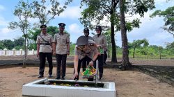 Kapolres Muaro Jambi Pimpin Upacara Ziarah Rombongan di TMP Bukit Kusuma Bhakti dalam Rangka HUT Bhayangkara ke-79