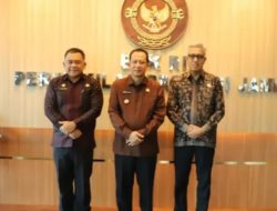 Kepala BPKAD Alias Dampingi Bupati Muaro Jambi Serahkan LKPD Tahun Anggaran 2024 ke BPK