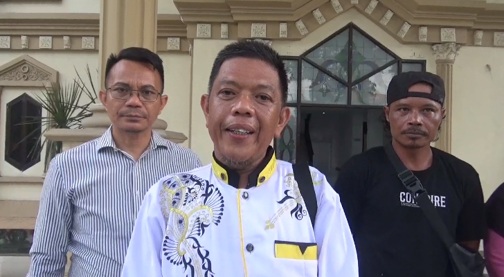 Humas RS Erni Medika, Nur Hadi didampingi Kuasa Hukum RS Erni Medika, Herman, S.H.,M.H.