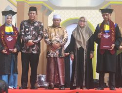 Bupati Muaro Jambi Hadiri Wisuda Pondok Pesantren Al Anwar 