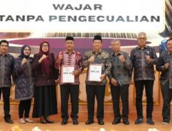 Kepala BPKAD Muaro Jambi Dampingi Bupati BBS Terima WTP ke 11 Kalinya dari BPK
