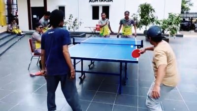 Perlombaan HUT RI di Kejati Jambi, Jurnalis Metro TV Untung Iskandar Raih Juara Tenis Meja 