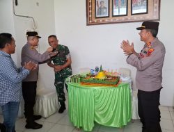 HUT TNI ke-80, Polsek Sekernan dan Polsek Maro Sebo Resor Muaro Jambi Beri Kejutan Ke Koramil 415-05/Sengeti
