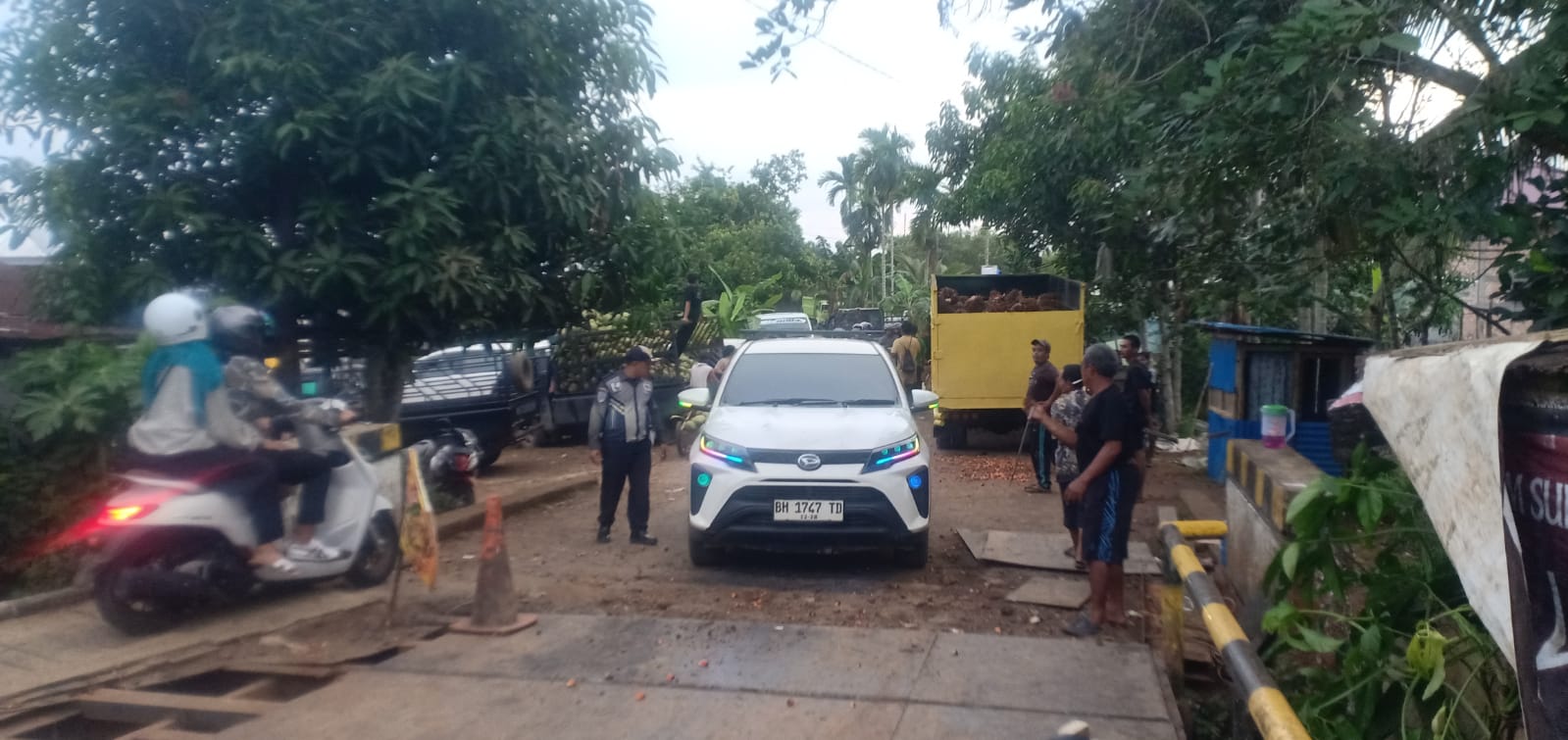 Jembatan Rano Sudah Bisa Dilintasi Sepeda Motor dan Mobil.