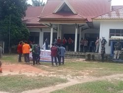 Protes Kerusakan Lingkungan Imbas Tambang Batu Bara di Sungai Gelam, AMPS Demo Kantor Camat
