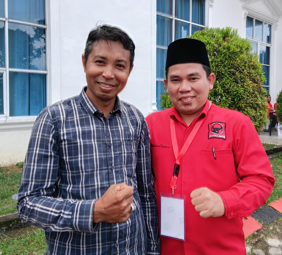 Rajali bersama Ketua DPC PDI Perjuangan Kabupaten Tanjung Jabung Timur, Muhammad Guntur.