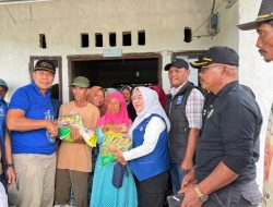 Ketua DPRD Hj. Zilawati, S.H. Bersama Fraksi PAN Tanjab Timur Turun Langsung Salurkan Bantuan Banjir di Berbak