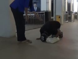 Sujud Syukur M. Iqbal di Pelataran Lapas Jambi, Kepulangan Sang Driver Ojol ke Pelukan Keluarga