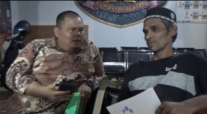 M. Iqbal Saat Bersama Kuasa Hukumnya, Cecep Supriadi.