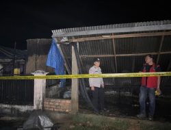 Diduga Korsleting Listrik, Rumah Warga di Lambur Luar Hangus Terbakar saat Tarawih