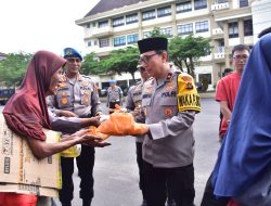 Wujud Nyata Toleransi, Bidpropam Polda Jambi Gandeng Forum Lintas Agama Bagikan Ratusan Paket Takjil & Sembako