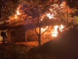 Rumah Halil Azis di Bahar Selatan Ludes Terbakar Saat Ditinggal ke Inhil Riau, Video Kebakaran Viral di Medsos