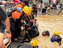 Sopir Diduga Lelah, Mobil Travel Rute Padang-Jambi Terjun ke Sungai Batanghari, Satu Penumpang Meninggal