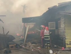 Kebakaran Hebat Hanguskan 19 Rumah di Kota Jambi, 59 Warga Kehilangan Tempat Tinggal