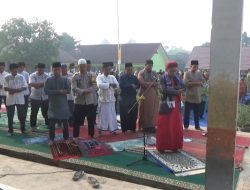 Keluarga Besar SMA Negeri 3 Muaro Jambi Gelar Salat Istisqa dan Maulid Nabi di Tengah Kabut Asap