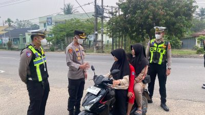 Teladan Pelayanan Humanis, Kapolres Muaro Jambi Turun Langsung Atur Lalu Lintas