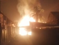 Bikin Panik Dini Hari, Bengkel Mobil di Senaung Muaro Jambi Hangus Terbakar, 12 Ribu Liter Air Dikerahkan